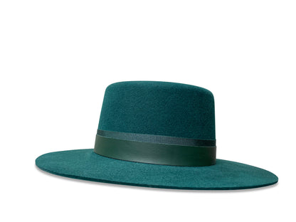 Stylish 230-gram wool green gambler hat named 'Amanda', detailed with a grosgrain band and a distinctive peacock sword feather
