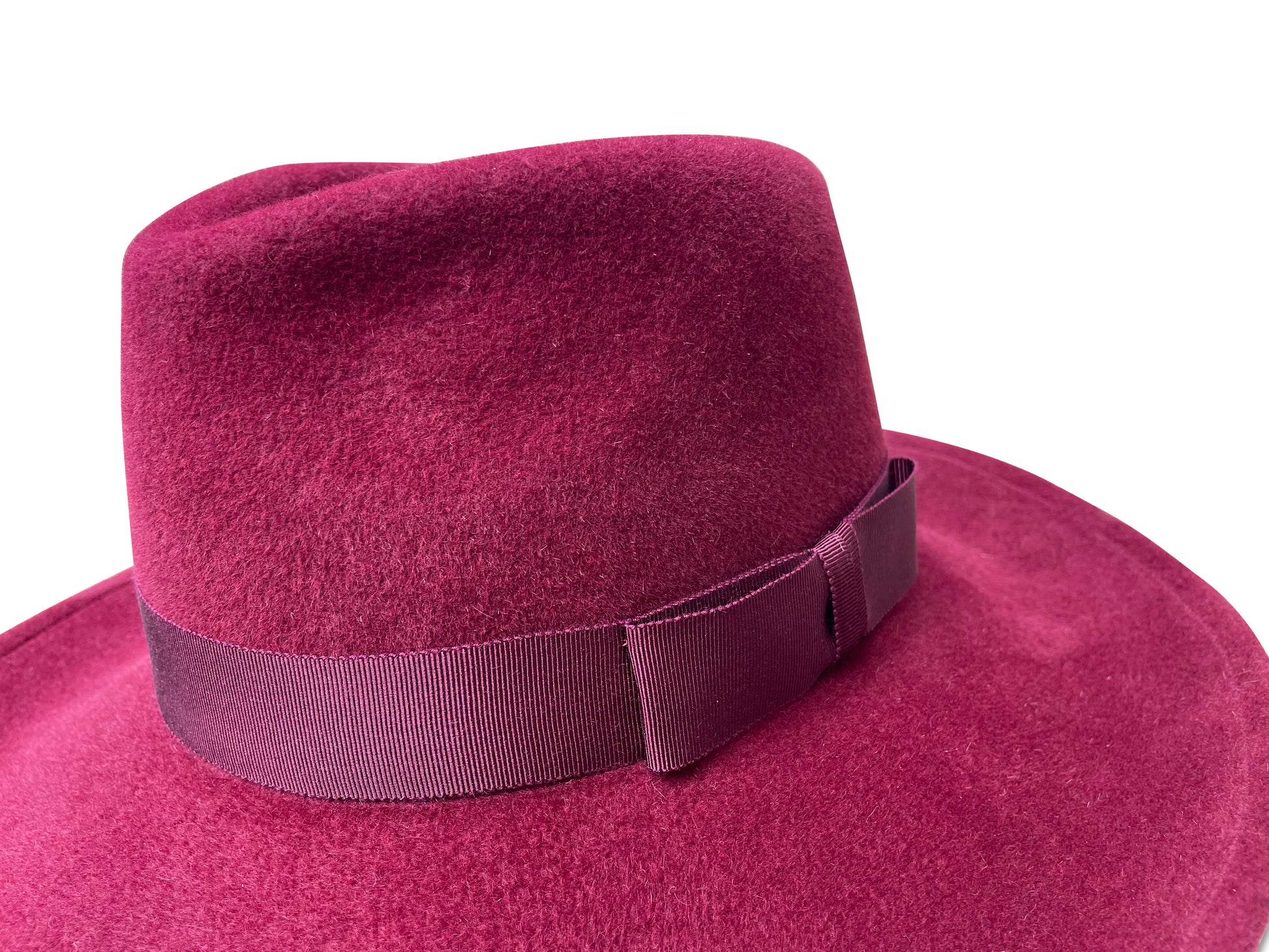 Wine velour felt fedora with matching ribbon trim.
