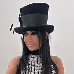 Person wearing a black dress  and a black top hat with feathers